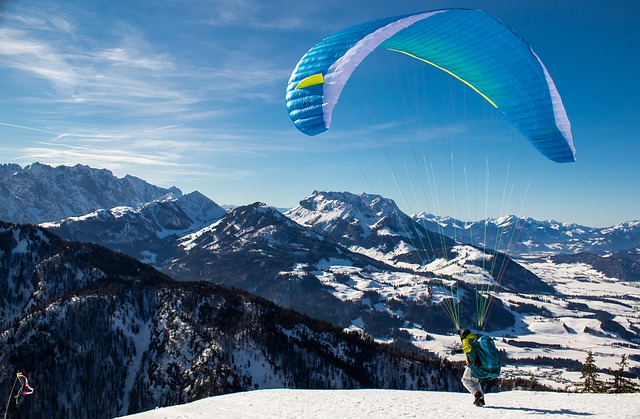 À découvrir : le premier saut sur un parapente